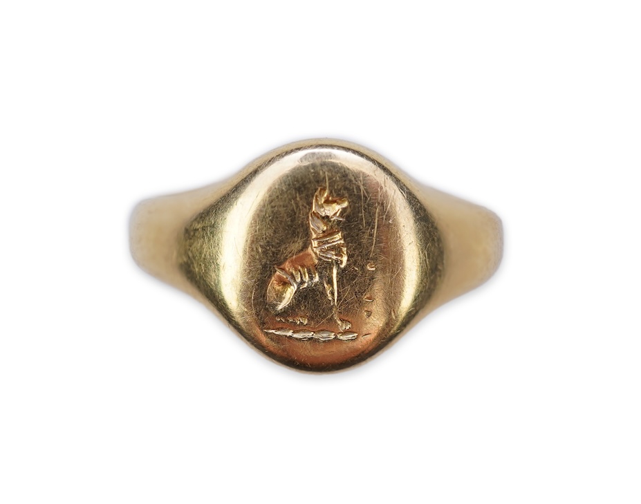 An 18ct gold signet ring, circa 1929